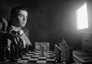 …Ae4 Ta2… cómo una decisión «casi humana» de Deep Blue hizo que la máquina superara al hombre en ajedrez