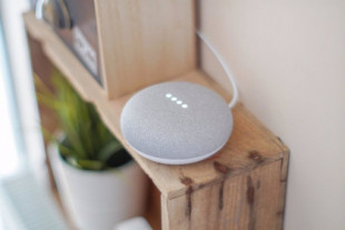 Un error en los altavoces de Google Home permitió controlarlos en remoto y espiar conversaciones de sus usuarios