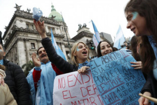 Una ONG católica argentina retiene a una niña de 12 años violada por su padre para impedir que aborte