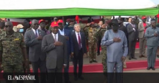 Sudán del Sur detiene a 6 periodistas por grabar a su presidente orinándose en un acto público