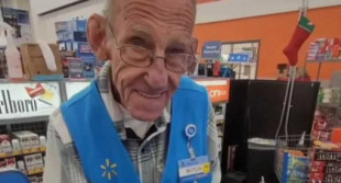 Cajero de Walmart de 82 años logró jubilarse gracias a recaudación de fondos publicada en Tik Tok