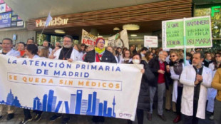 Gritos de "asesina" a Ayuso en plena calle por el estado de la sanidad madrileña