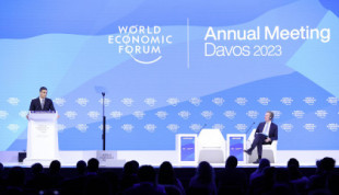 La gestión del Gobierno de Sánchez, elogiada en Davos: "Enhorabuena por los buenos resultados económicos. No pasa lo mismo en el resto del mundo"