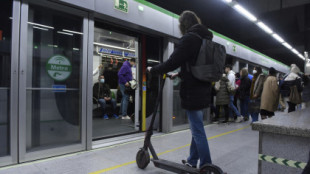 Veto a los patinetes en el Metro de Sevilla: "Y ahora, ¿cómo llego yo al trabajo?"