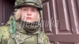 El momento en el que la periodista rusa Anastasia Yelsukova recibe un disparo durante la cobertura de la guerra en Ucrania