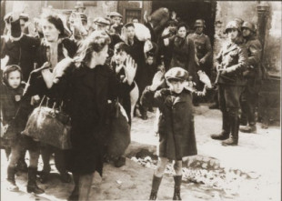 Las &quot;fotos trofeo&quot; que tomaron los soldados de la Alemania nazi y con las que dejaron testimonio del Holocausto
