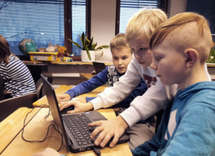 Así combate Finlandia los bulos en los colegios: lecciones de manipulación de datos o de historia de la propaganda nazi