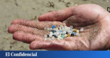 El "misterio" de las bolitas de plástico que asolan las playas francesas y que también sufre España