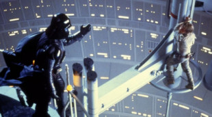 Tras descubrir que es su padre, Luke Skywalker le exige 30.000 euros de manutenciones atrasadas a Darth Vader