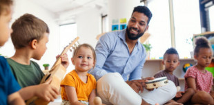 Por qué es importante que haya tanto maestros de infantil y enfermeros como ingenieras