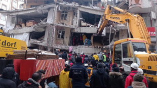 Rescatan a una madre y sus dos hijos en Turquía tras 228 horas bajo los escombros: "¿Qué día es?"