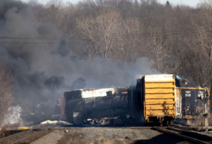 Los trabajadores saben la verdad sobre el desastre del descarrilamiento del tren en Ohio, ¿por qué se les ignora? [eng]