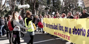 Unidas Podemos exige a la Subdelegación que impida el acoso ilegal y ultracatólico ante la Clínica Iris