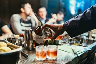 Cómo el alcohol daña al cerebro
