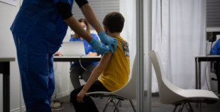 Santurtzi: Medio centenar de familias denuncia a una enfermera “antivacunas” por pinchar a sus hijos sin inocularles las dosis