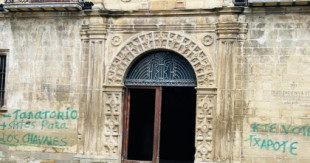 Vandalizada la fachada del ayuntamiento de Sos del Rey Católico, del siglo XVI