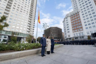 El patrioterismo de Almeida tiene un precio: casi un millón de euros gastados en banderas de España durante su mandato