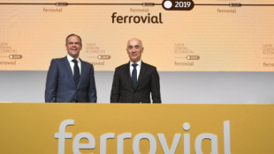Ferrovial factura 1.443 millones al año en España y tributa 9 por beneficios