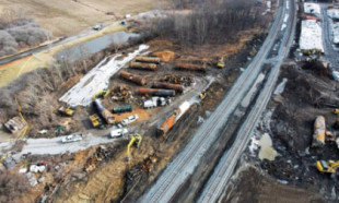 Un audio filtrado revela que se ordenó a los trabajadores ferroviarios estadounidenses que se saltaran las inspecciones, mientras el accidente de Ohio pone bajo la lupa a la industria.[ENG]