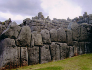¿Cómo conseguían los incas encajar perfectamente grandes piedras?