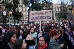 Internamiento para el adolescente que amenazó al hermano de la niña víctima de una agresión sexual en Badalona