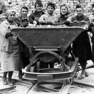 Quiénes eran las "Trümmerfrau" y por qué fueron fundamentales para Alemania después de su derrota en la II Guerra Mundial