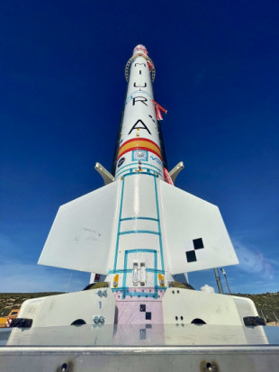 El cohete español Miura 1 en la rampa de lanzamiento