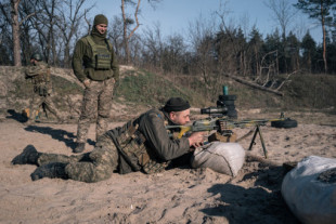 Ucrania, con escasez de tropas calificadas y municiones, crece el pesimismo y las pérdidas. EN