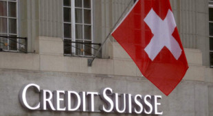 Credit Suisse cae a plomo en bolsa y su riesgo de impago se dispara en otra jornada de pánico bancario