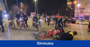 El alcalde de Bilbao se la pega con la bicicleta durante una marcha ciclista por la llegada del Tour de Francia a la ciudad