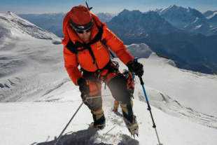 Carlos Soria se prepara en Nepal para escalar el Dhaulagiri... a los 84 años