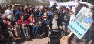 Las trabajadoras de la residencia pública de Alcalá retan a Ayuso: &quot;Hay ancianos que han muerto por desnutrición&quot;