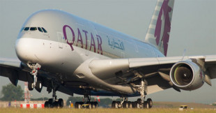 Cae el director de Transportes de la UE por volar gratis con Qatar
