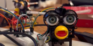 Un Furby con una Raspberry Pi y la IA ChatGPT planea dominar el mundo