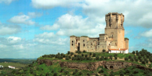 La torre del homenaje más alta de España mide 47 m y está en un castillo del siglo XV