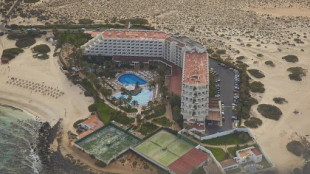 El presidente canario asegura que los hoteles Riu de las dunas de Corralejo no van a ser demolidos: «Calma, los hoteles van a seguir ahí»
