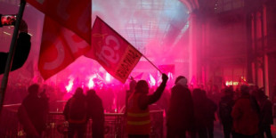 Manifestantes asaltan la sede de BlackRock en París en rechazo a medidas de control