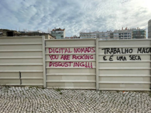 Una pintada contra los "repugnantes nómadas digitales" en Lisboa se hace viral y agita el debate también en España