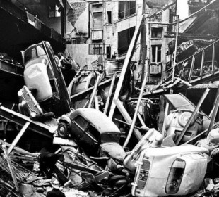 El catastrófico resultado de la explosión en un garaje de París en mayo de 1958