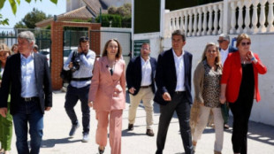 Cuca Gamarra pasea y come con José Vegara, candidato a la alcaldía de Orihuela procesado por dos delitos contra Hacienda