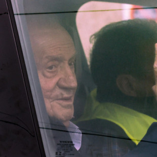 Podemos pide a Batet retirar la imagen de Juan Carlos I del Congreso: "Humilla la dignidad del Parlamento"