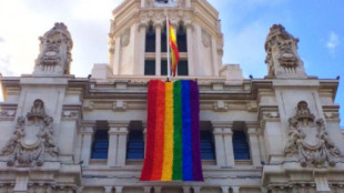 PP y Vox votan en contra de la bandera LGTB ondee en Cibeles durante el Orgullo