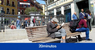 Los cascos históricos dan la espalda a sus viejos vecinos: "Me gustaría sentarme un ratito, pero han arrancado todos los bancos"