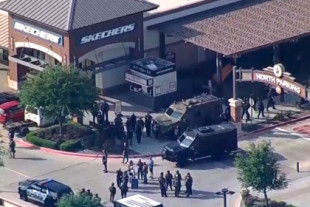 Al menos nueve muertos, entre ellos niños, y siete heridos en un tiroteo en un centro comercial en Texas