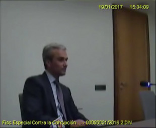El vídeo de "La Mafia" de Planeta manipulando las pruebas dentro de la Fiscalía