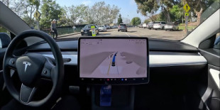 El sistema de conducción autónomo de Tesla ve un peatón ¡y no frena!