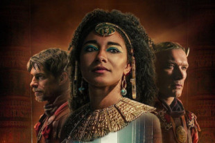 Netflix sufre uno de los mayores fiascos de su historia con una de sus series más polémicas: 'La reina Cleopatra' es destrozada sin piedad tanto por la crítica como por el público