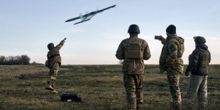 Ucrania pierde 10.000 drones al mes por culpa de los sistemas de guerra electrónica rusos, que envían señales falsas y alteran su navegación [en]