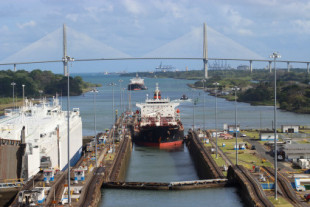 El Canal de Panamá se está quedando sin agua por la sequía. Y eso está encareciendo el comercio marítimo