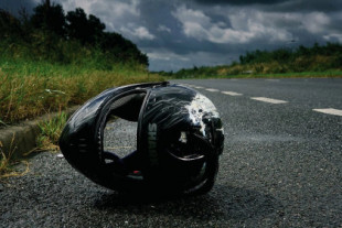 Llevar casco en moto empieza a ser lo raro en los Estados Unidos, y las cifras de accidentes no mienten